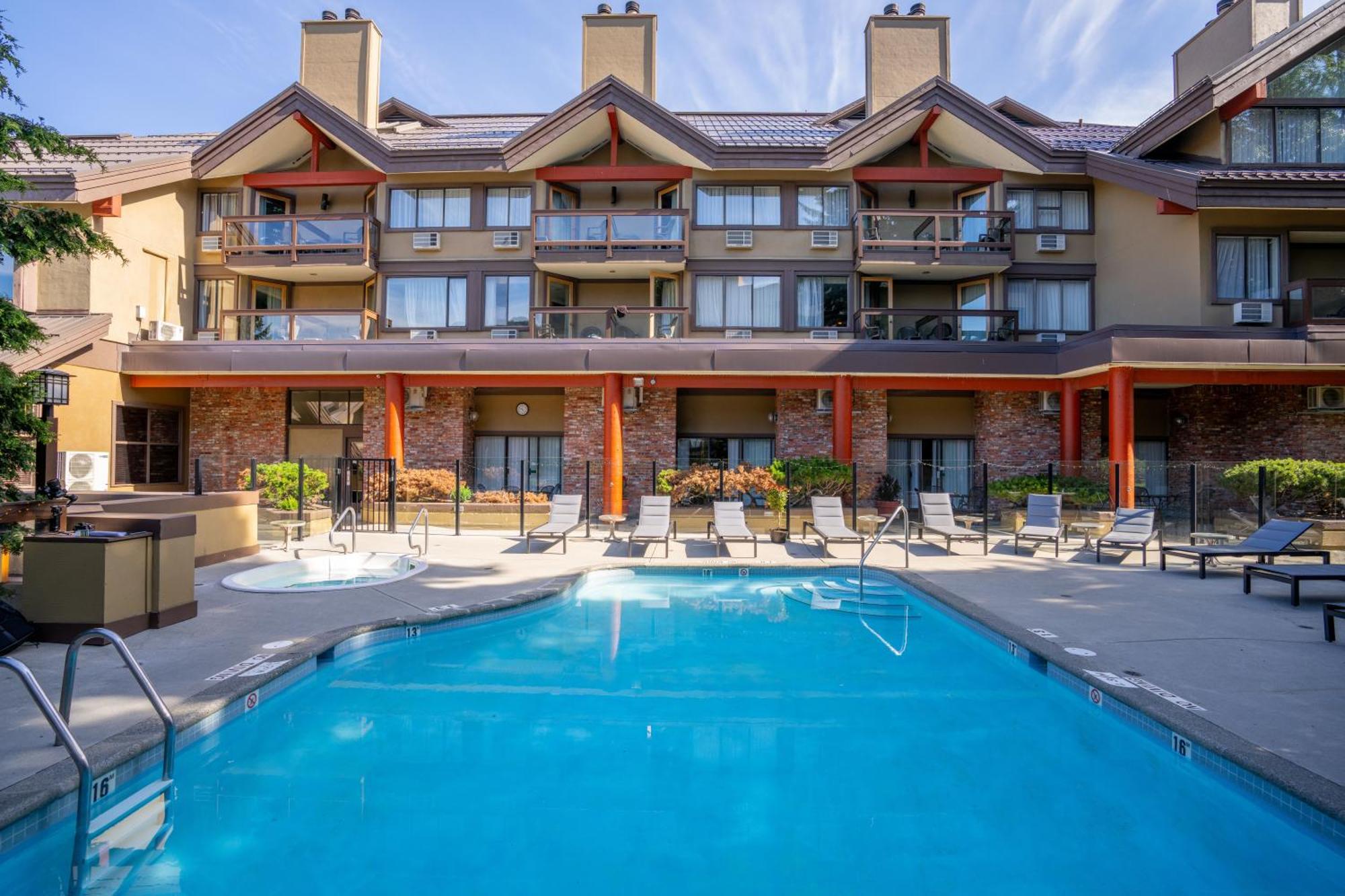 Whistler Village Inn & Suites Exteriér fotografie